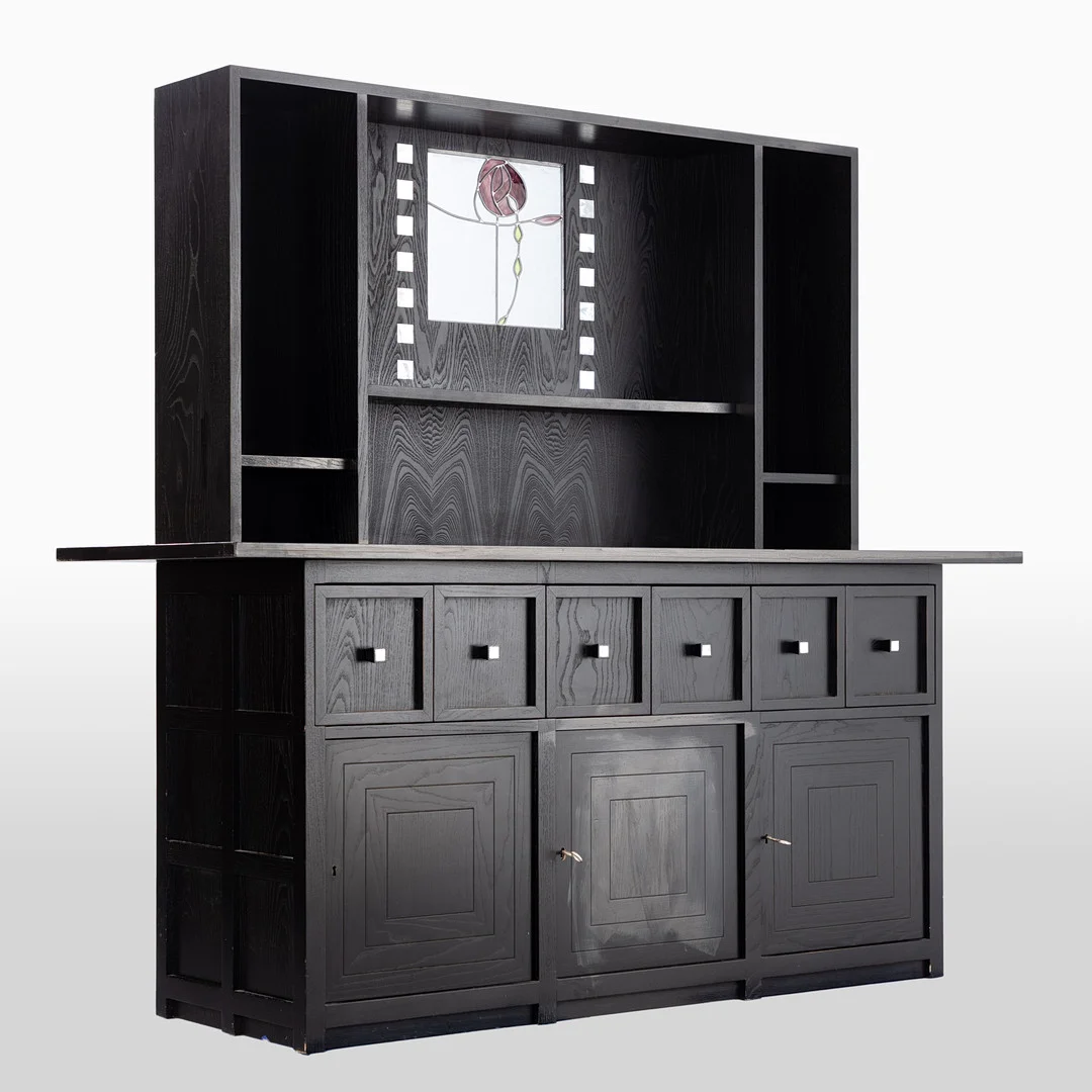 CHARLES RENNIE MACKINTOSH. NACH. Aufsatzschrank / Buffet, Italien, 1980er Jahre. — Cupboards, Cabinets & Shelves — Stockholms Auktionsverk Hamburg