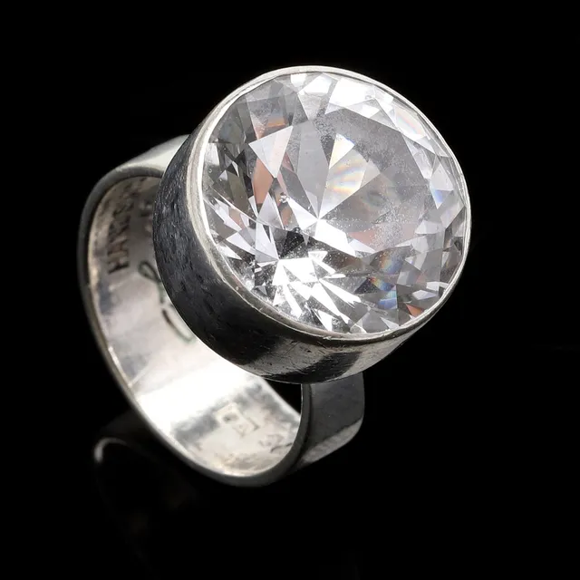 GERT THYSELL. Ring, silver med fasettslipad bergskristall, GUSSI, Malmö, 1971.