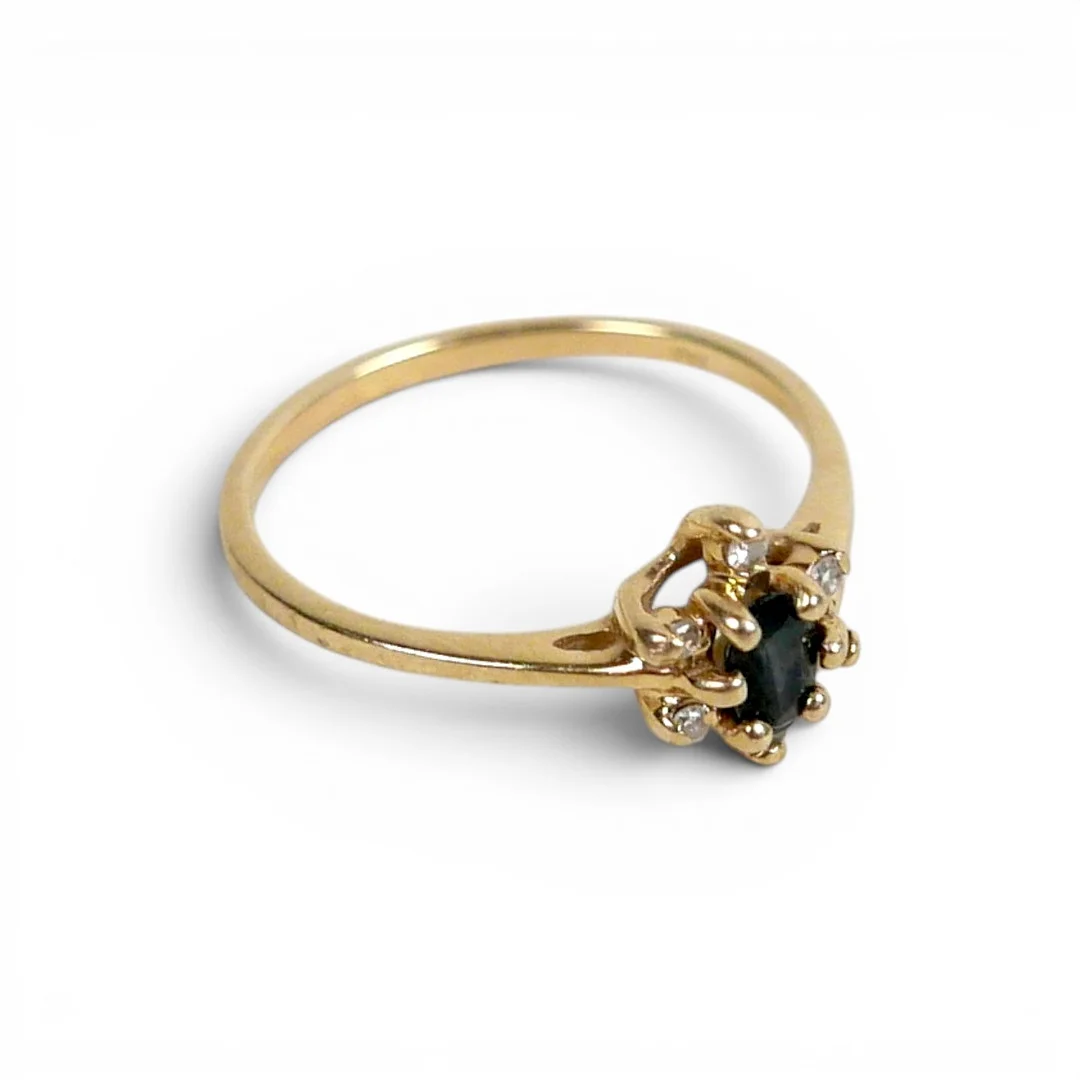 A 14K YELLOW GOLD RING. — Rings — Batemans of Stamford