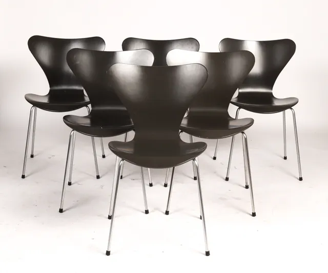 Arne Jacobsen. The Seven. Six dining chairs model 3107 (6)
