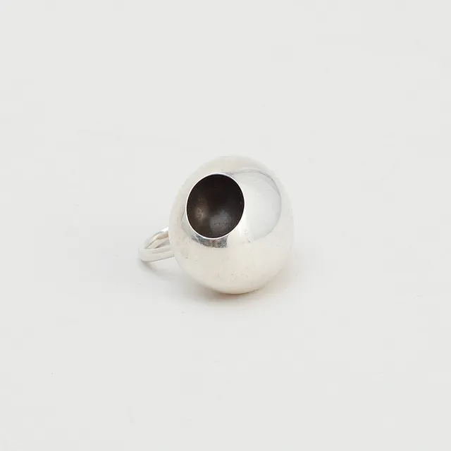 JACQUELINE RABUN. Ring, "Cave", sterling silver, för Georg Jensen.