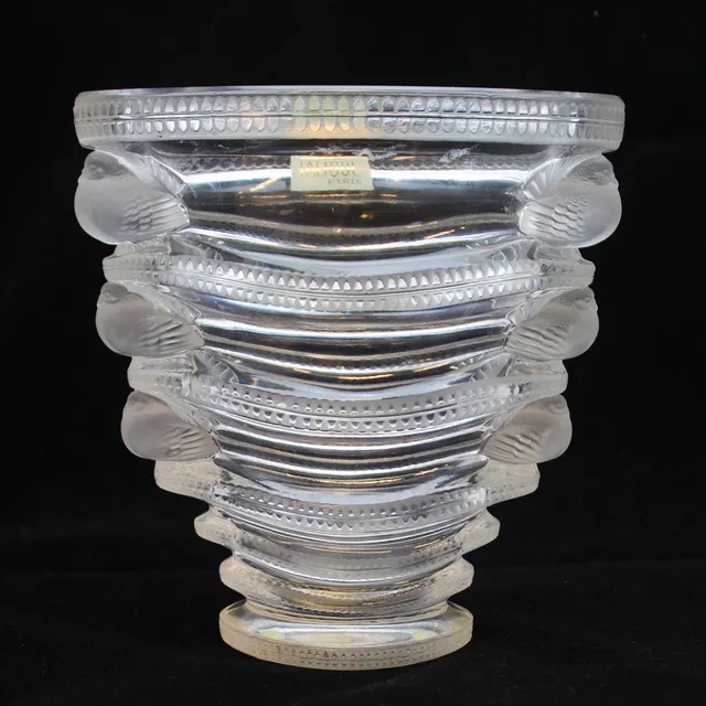 VAS, glas, Lalique, France "Saint Marc", signerad.