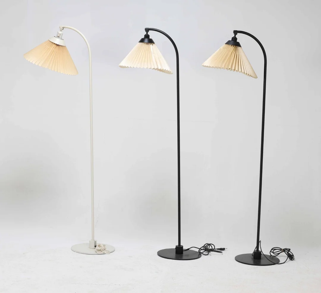 Flemming Agger for Le Klint: Three floor lamps, model 368 (3) — Lamps and lighting/Floor lights — Lauritz
