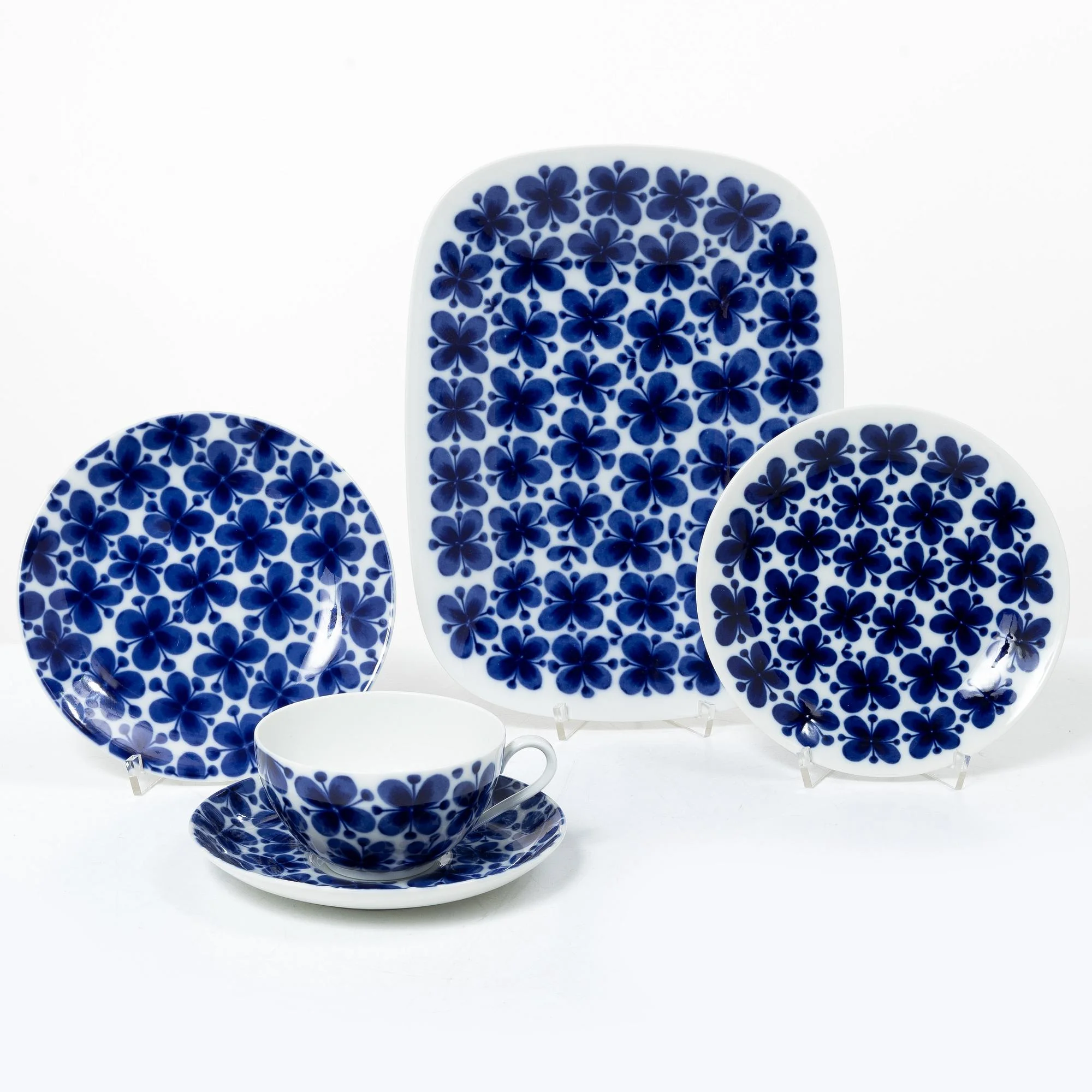Marianne Westman, teservis, 24 delar, porslin, "Mon Amie", Rörstrand, varierande åldrar. — Design/Keramik — Bukowskis