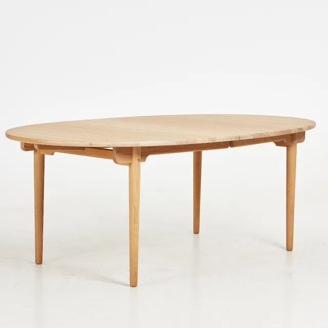 HANS J. WEGNER, matbord, 'CH338', Carl Hansen & Søn, Danmark. brickmärkt. vitoljad ek.