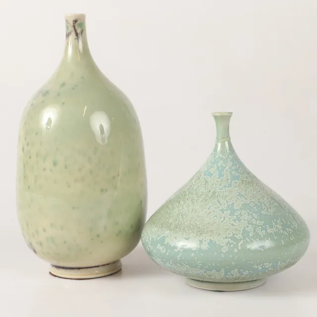 SVEN HOFVERBERG. Vaser, 2 stycken, glaserad keramik, monogramstämplad SH.