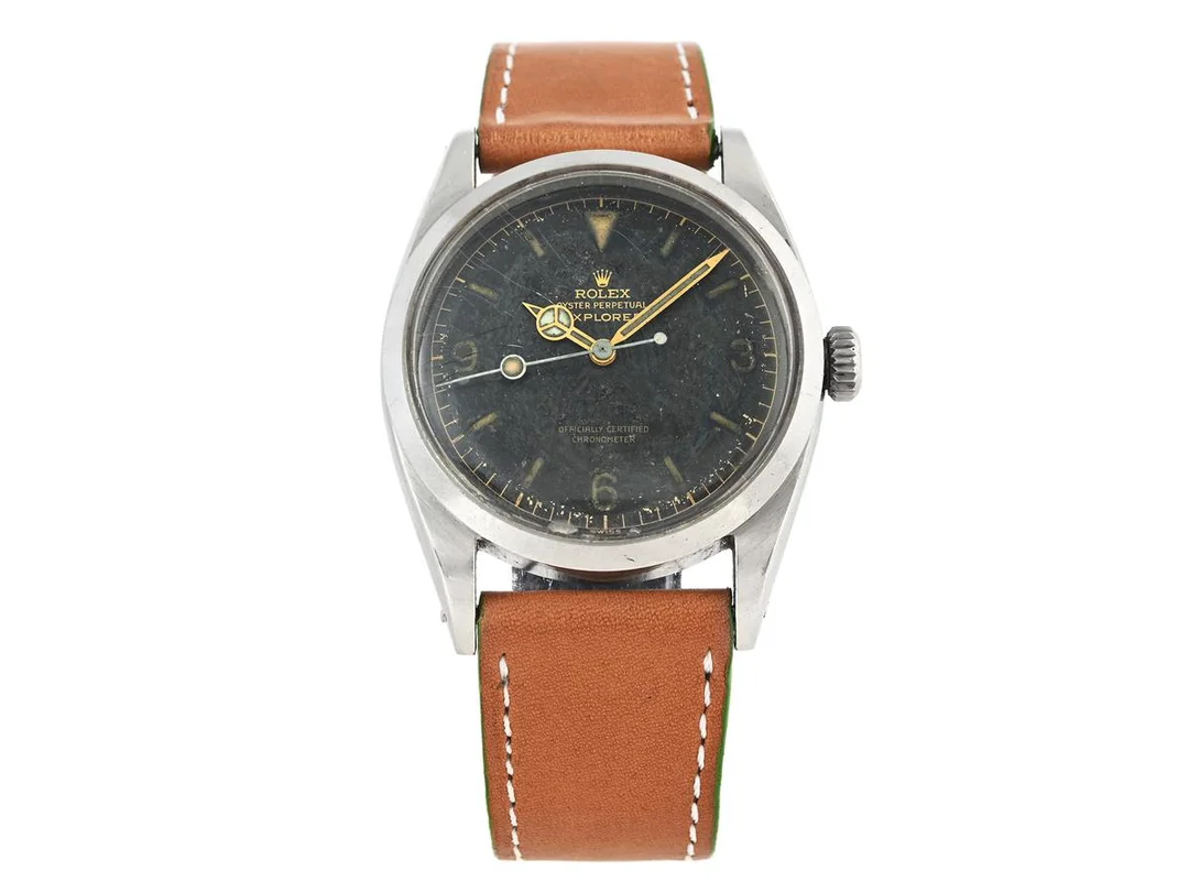 ROLEX, Oyster Perpetual, Explorer (Swiss), Chronometer, s.k. "Gilt Dial", Ref nr. 6610, Serie nr. 168749, Cal 1030, Verk nr. N692178, Boett nr. 6610 (II.56), herrur, 36 mm, stål, automatisk, plexiglas, omlumade visare, läderband, tillverkad andra kvartalet 1956. — Klockor/Rolex — Kaplans