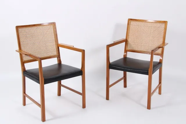 Bernt Pedersen. Par armstole af mahogany, Wørtz møbelsnedkeri (2)
