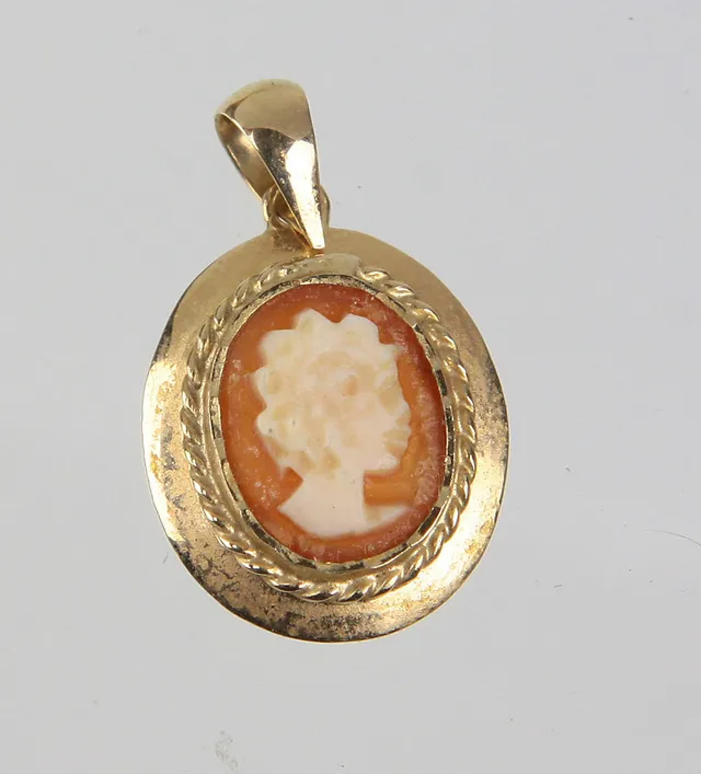 MUSCHEL-KAMEE ANHÄNGER Gold 375.