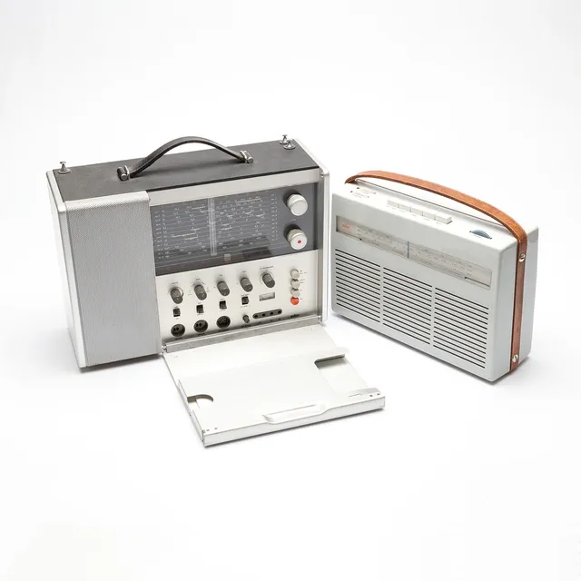 DIETER RAMS. Brown. Radio / world receiver 'Station T 1000 CD' samt RADIO T22, Dieter Rams, BRAUN.
