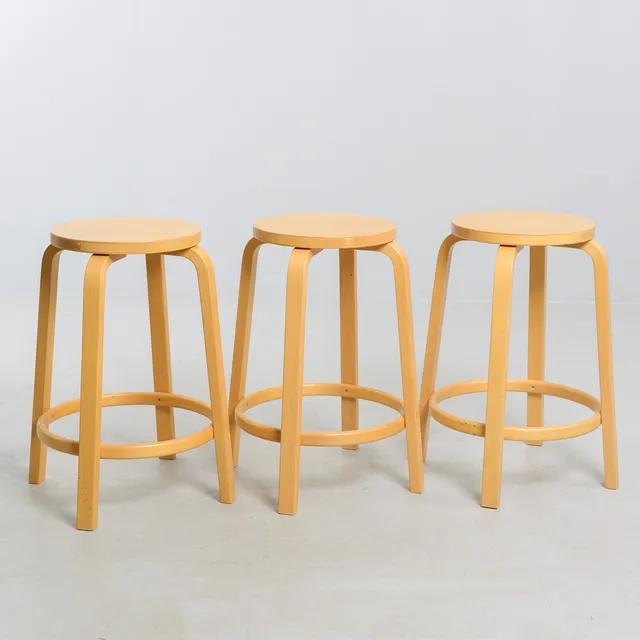ALVAR AALTO. Barpallar, 3 st, modell 64, Artek, Finland, formgiven 1935.