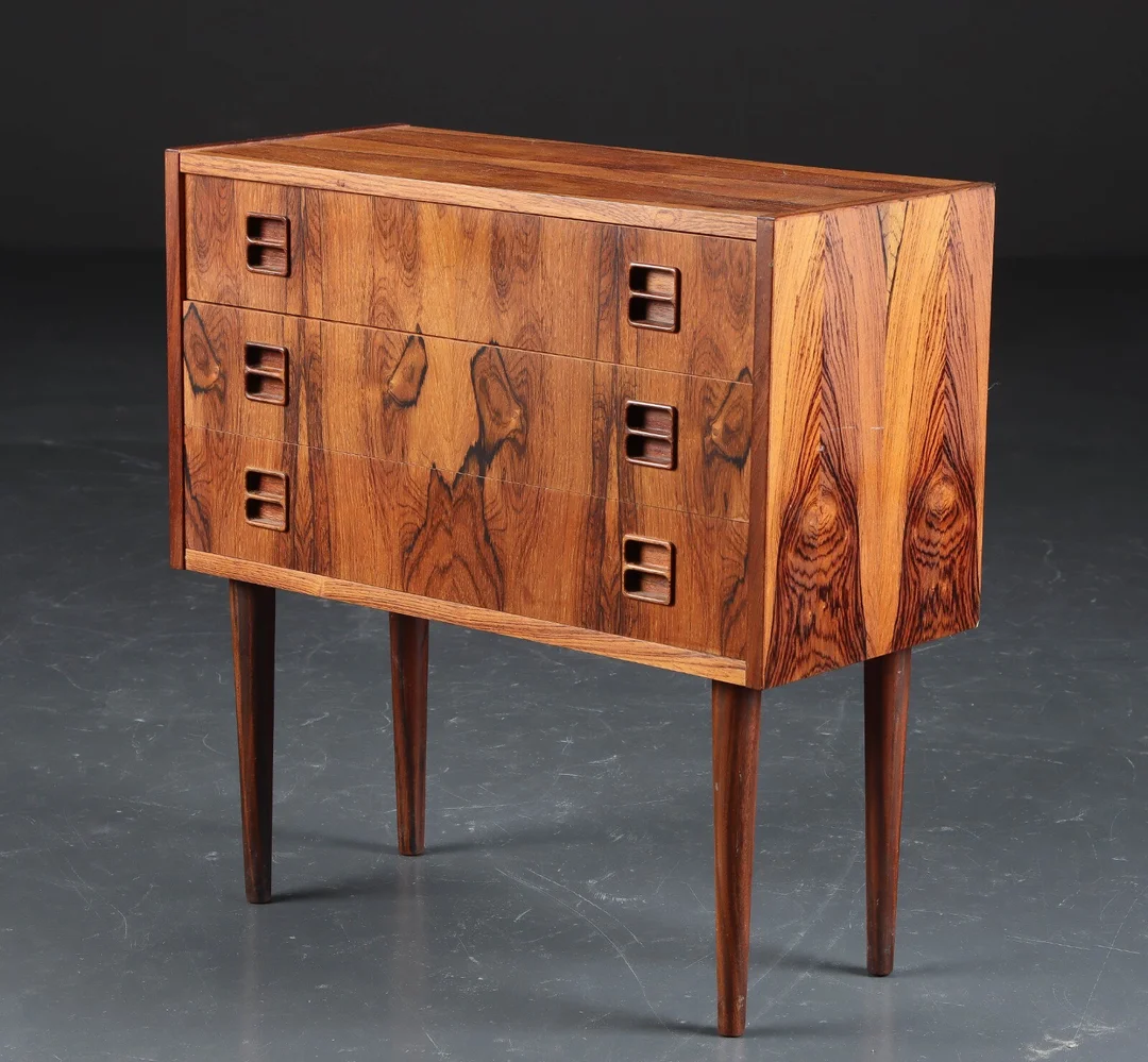 Lille kommode af palisander, 1960'erne — Furniture/Cabinets, chests of drawers — Lauritz