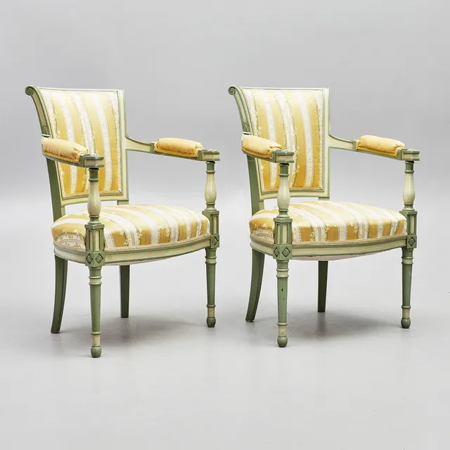 KARMSTOLAR, ett par, Louis XVI-stil. 1900-tal.