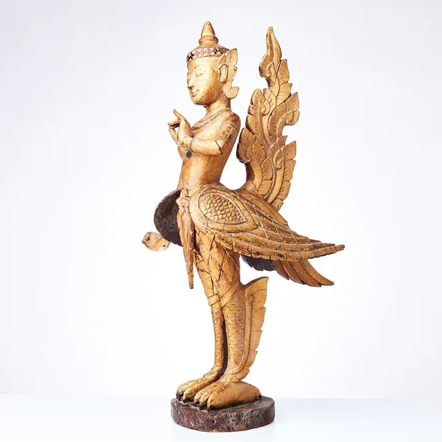 SKULPTUR, Thailand, 1900-tal, trä, förgylld, på sockel.