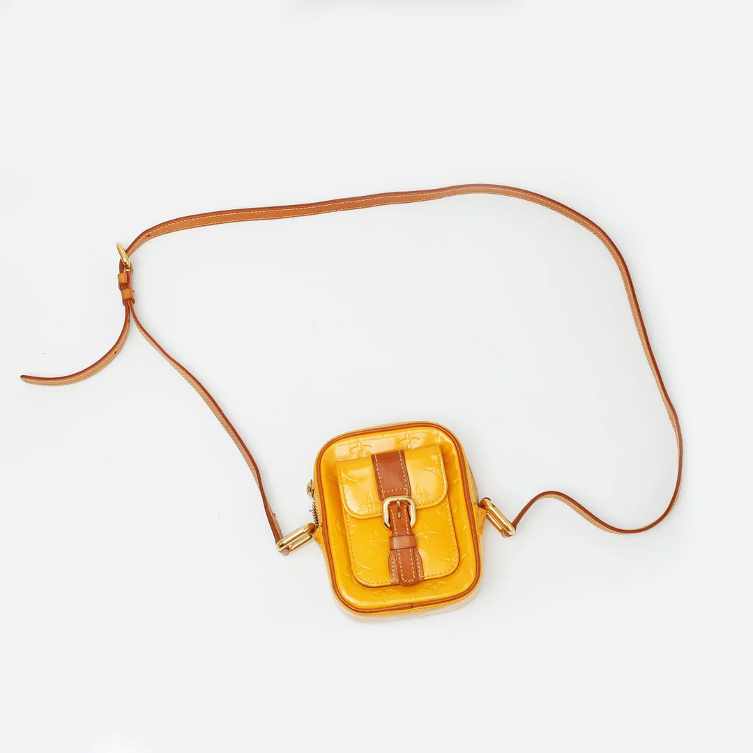 VÄSKA, "Christie PM", Louis Vuitton. — Vintage & Designer Fashion — Göteborgs Auktionsverk