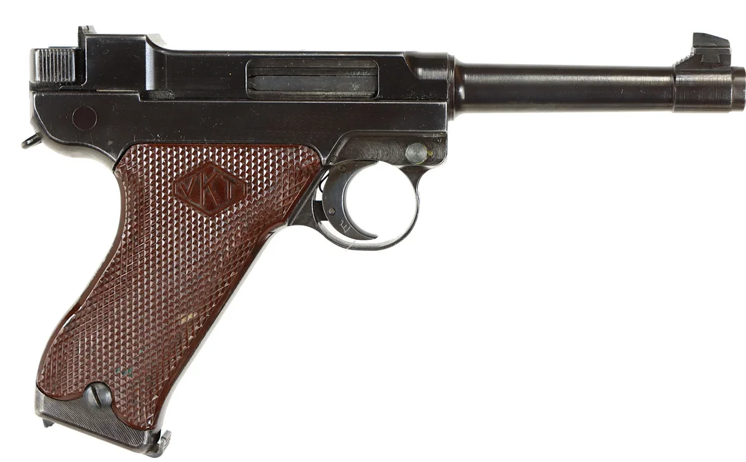 PISTOL, fabrikat Valmet, modell L-35, kaliber 9x19, tillv.nr 8311, se-nr SE0568484. — Pistols — Walter Borg