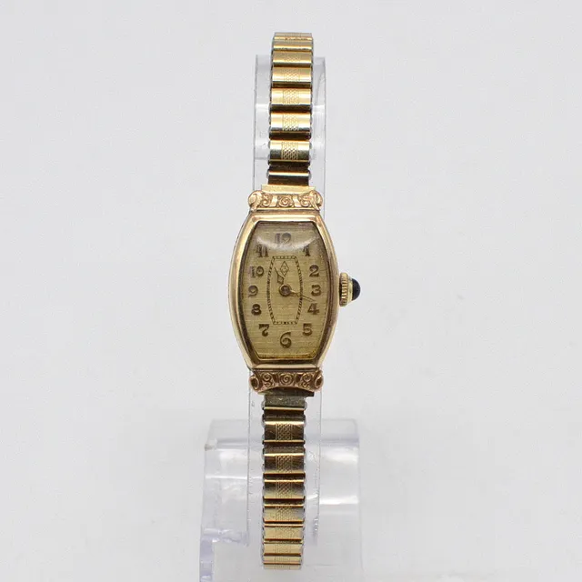 ZENTRA, ART DECO DAMENARMBANDUHR, TONNENFÖRMIGES GEHÄUSE AUS 20 MIKRONS WALZ-GOLD-DOUBLÉ, MECHANISCHES UHRWERK MIT HANDAUFZUG, FLEXBAND, UM 1920ER.
