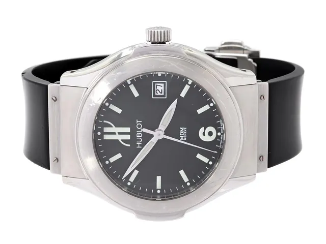 HUBLOT, MDM, Geneve, Elegant, Cal , Serie nr. 479794, Ref nr. 1910.1, herrur, 42 mm, stål, automatisk, safirglas (nagg), datum, skadad urtavla/visare, integrerat gummiband (skadat, se fördjupad information), viklås, ca 2000, box (skadad).