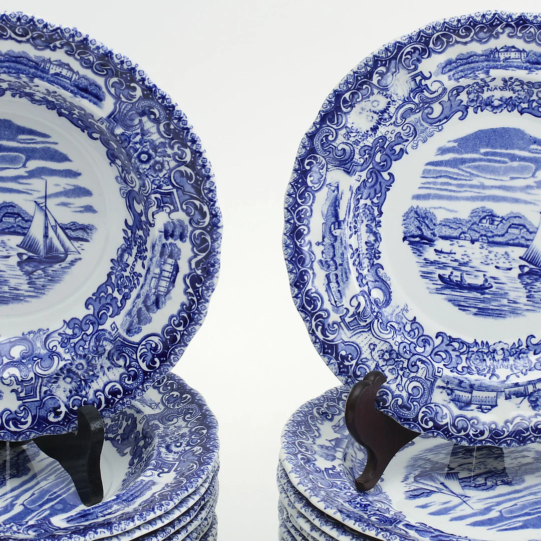 MATSERVIS, 78 delar, flintgods, "Svenska slott", Rörstrand. — European — Göteborgs Auktionsverk