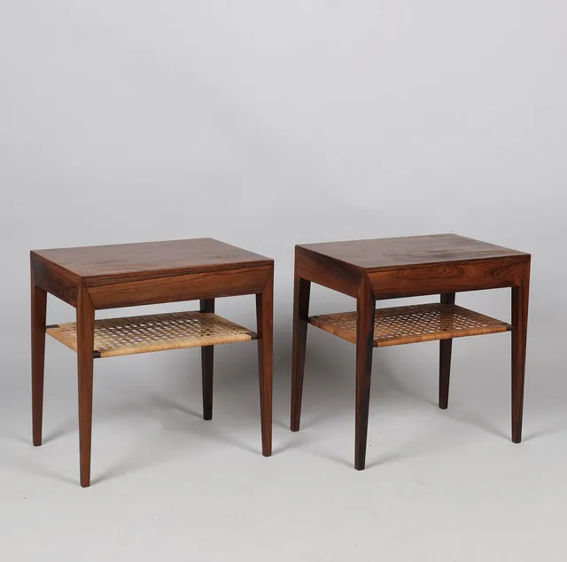SEVERIN HANSEN JR. Et par natborde / sideborde af palisander, sjeneflet, model 35, Haslev Møbelfabrik, Danmark, ca. 1960'erne, (2).