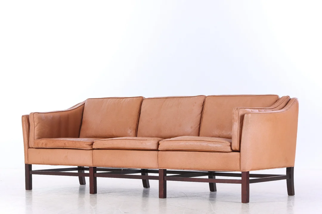 Grants Furniture Factory. Three-seater sofa, mahogany, brown leather. — Furniture/Lounge suites, sofas — Lauritz