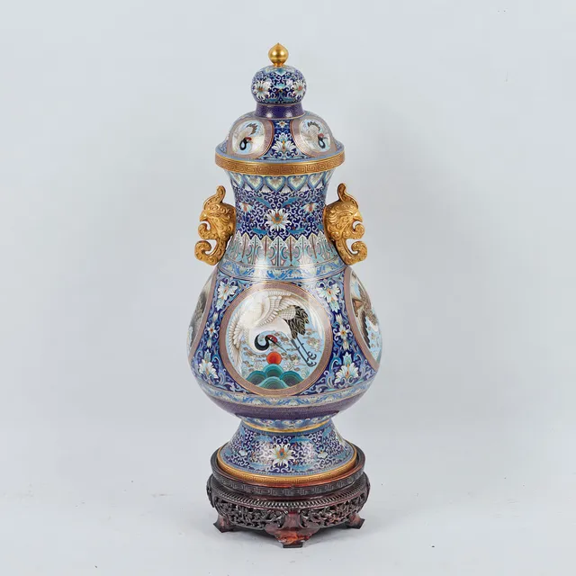 Cloisonné-Vase / Deckelvase, Keramik, Holz, China.