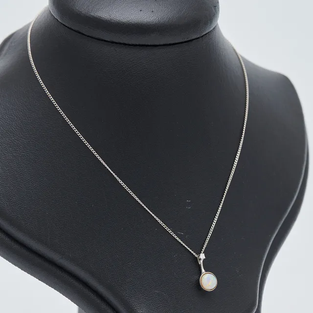 Kette mit Anhänger, 585er Weißgold, Schwarzopal, Diamant.