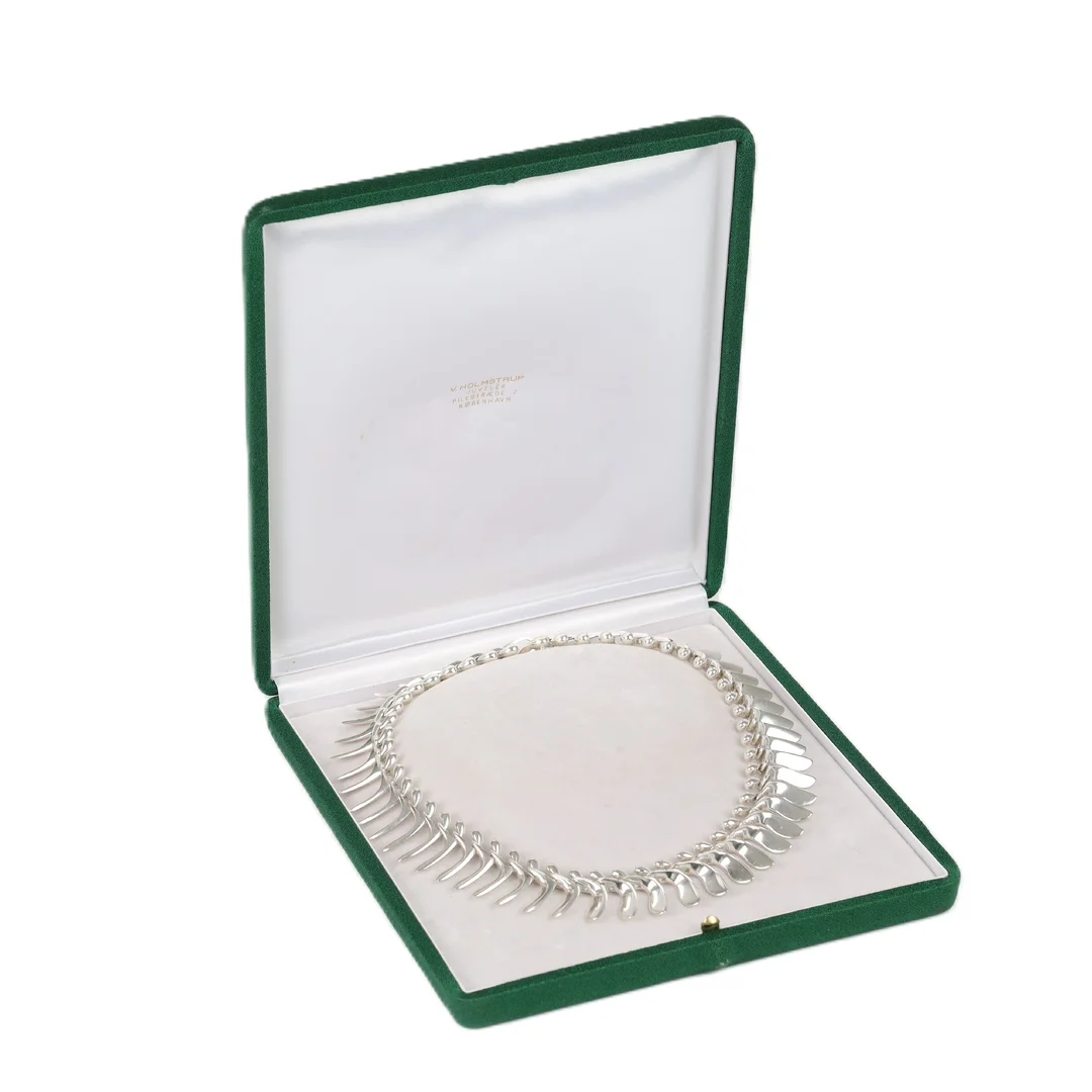 Bent Gabrielsen for Georg Jensen: A necklace of sterling silver. Design no. 115. — Jewellery/Bracelets — Lauritz