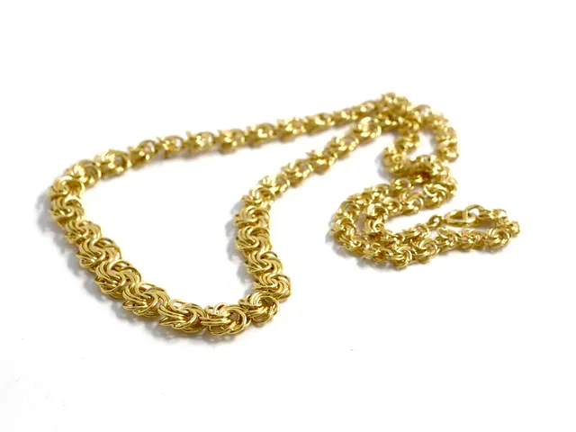 COLLIER, 18K guld, rosenlänk, vikt 12,8 g, en skada, längd 43 cm.