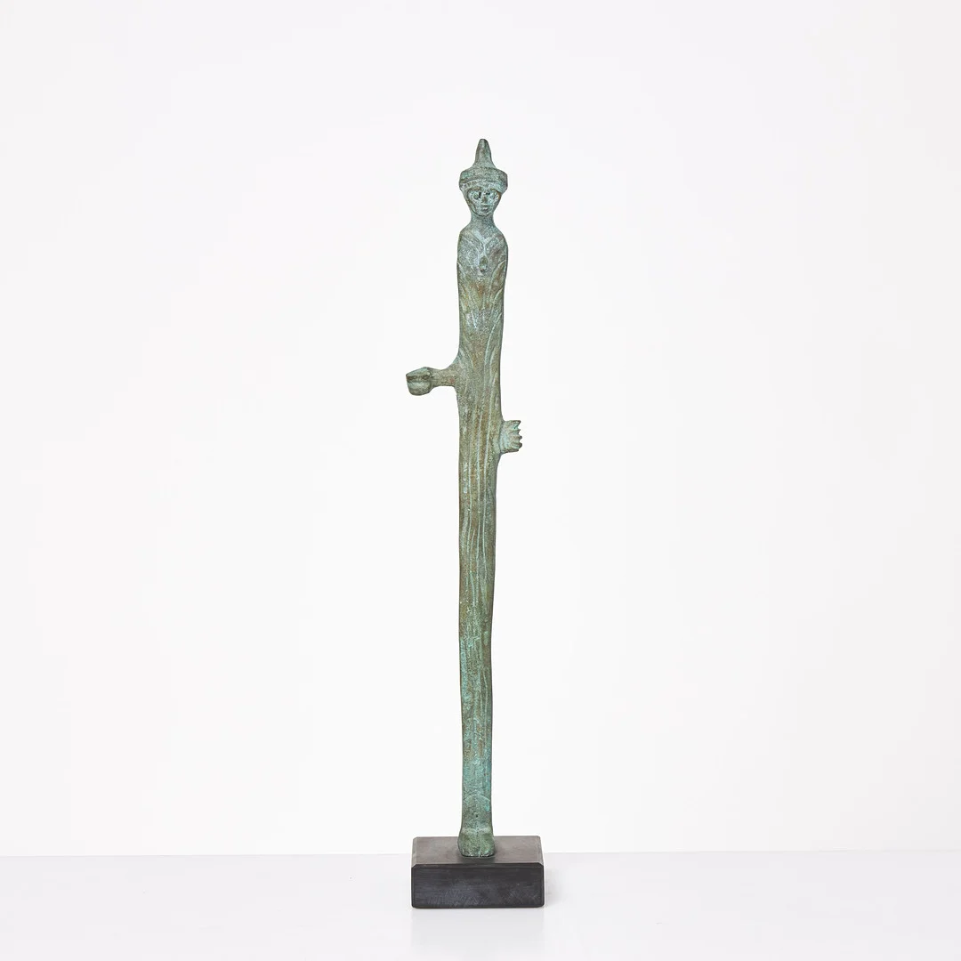 PAOLO SIMONCINI. SKULPTUR. Grönpatinerad brons, samtida, etikettmärkt Simoncini, på stensockel. — Sculptures & Bronzes — Stockholms Auktionsverk Sickla