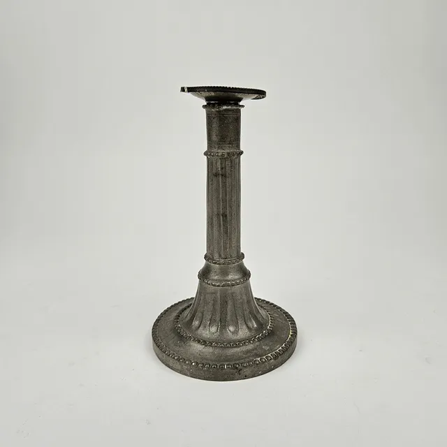 GUDMUND ÖSTLING. Ljusstake, tenn. Gustaviansk. Vimmerby, 1787.