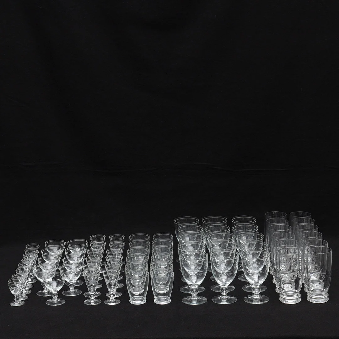 GLASSERVIS, 68 delar, gravyr, 1900-talets första del. — Utility glass — Auktionsmagasinet Vänersborg