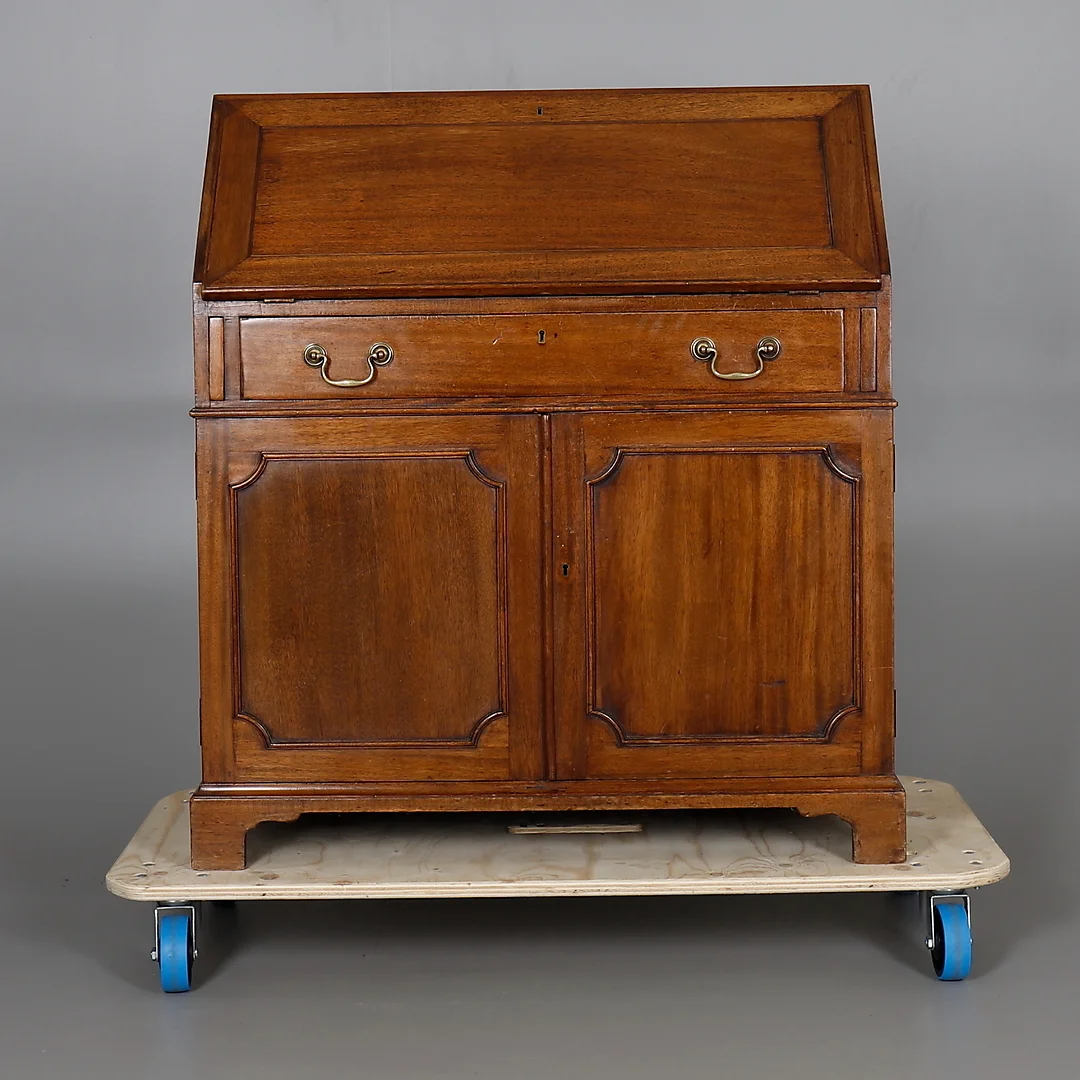 A MAHOGANY BUREAU IN GEORGE III STYLE. — Other — Dreweatts Online