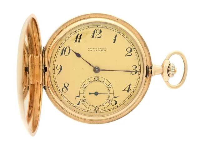ULYSSE NARDIN, Locle & Genève, fickur, 49,5 mm, savonett, Serie nr. 108925, Boett nr. 319404, 14K guld, ankargång, skadad urtavla, gravyr, monogram, innerlock i 14K guld, bucklor, ca 1920.