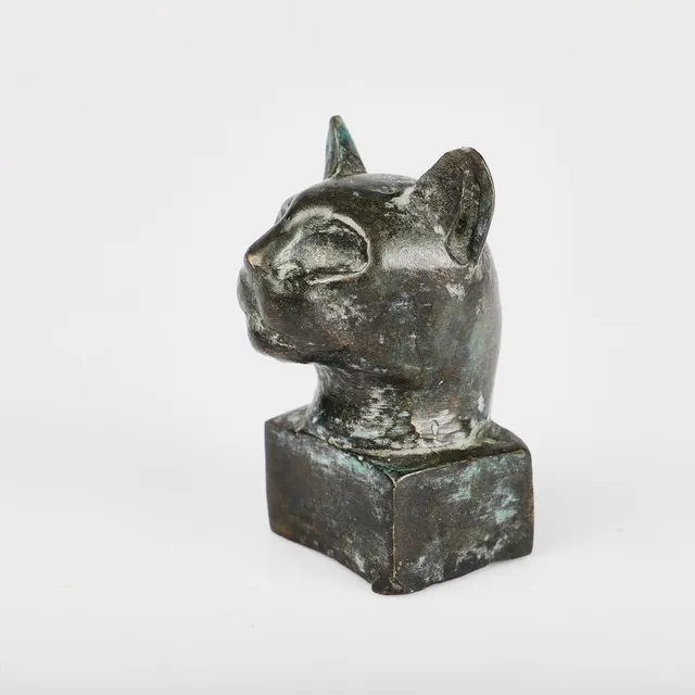 MINIATYRSKULPTUR, katthuvud, patinerad brons.