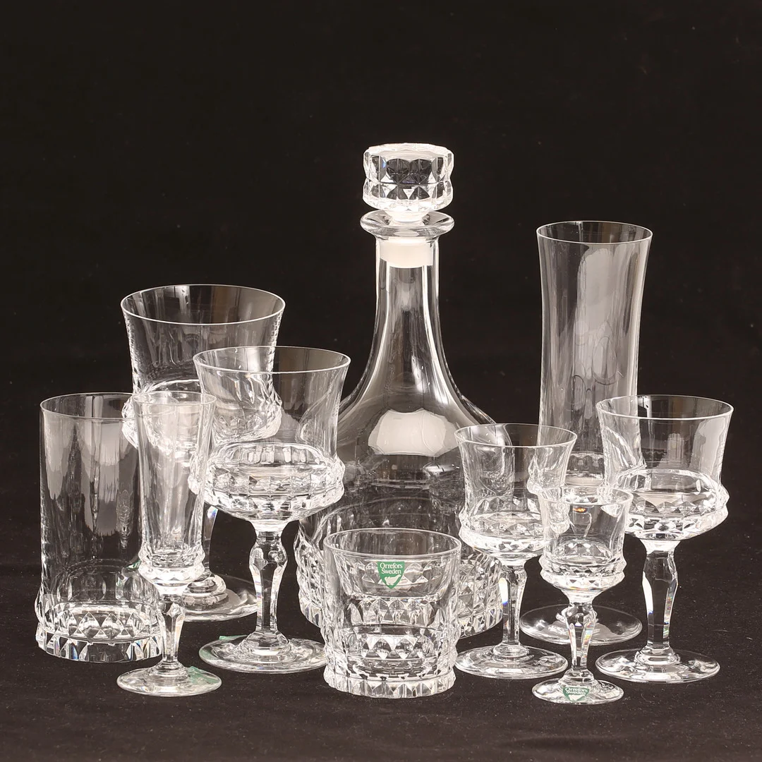 INGEBORG LUNDIN. Glasservis, 100 delar, "Silvia", Orrefors. — Utility glass — RA Auktionsverket Norrköping