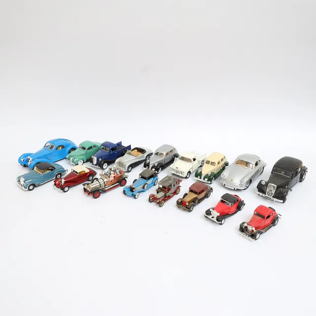 LEKSAKSBILAR, 17st, corgi, burago, matchbox, med flera.