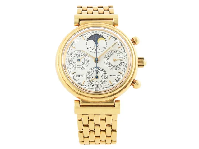IWC, Schaffhausen, Da Vinci Perpetual Calendar Tourbillon (T Swiss T), Cal 76061, Serie nr. 2562423, Ref nr. 3752, Boett nr. 2731900, kronograf, herrur, 39 mm, 18K guld, manuell, plexiglas, evighetskalender (dag, datum, månad, år), månfas, glasbaksida, originallänk, viklås, totalvikt 158,3 gram, ca 2000, servicebox, ytterkartong. Limiterad och numrerad (Nr. 030/200).