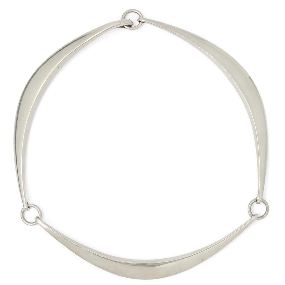 An openable neck ring of sterling silver. Weight app. Inner diam. app. 12.5 cm. — Jewellery/Necklaces & pendants — Bruun Rasmussen