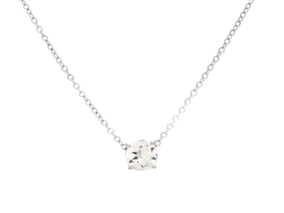 HÄNGE MED KEDJA, 18K vitguld, gammalslipad diamant ca 0,75 ct, ca W(H)/P1, kedja 39/42 cm, 2,8 g, inneslutning når ytan. — Smycken/Hänge med kedja — Kaplans