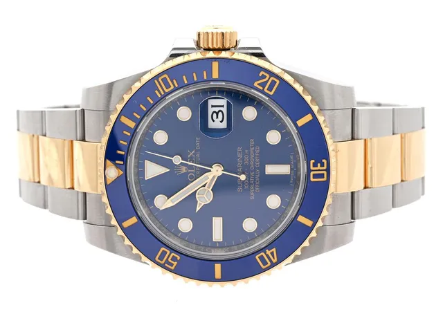 Rolex, Oyster Perpetual Date, Submariner, (1000ft = 300 m), 40 mm, stål/guld, ref. 116613LB, snr. V10867Q6, cal 3135, automatisk, safirglas, datum, blå keramisk ring (Cerachrom), Fliplocklänk, viklås (Glidelock), tag, manual, cert -15, box, ytterkartong.