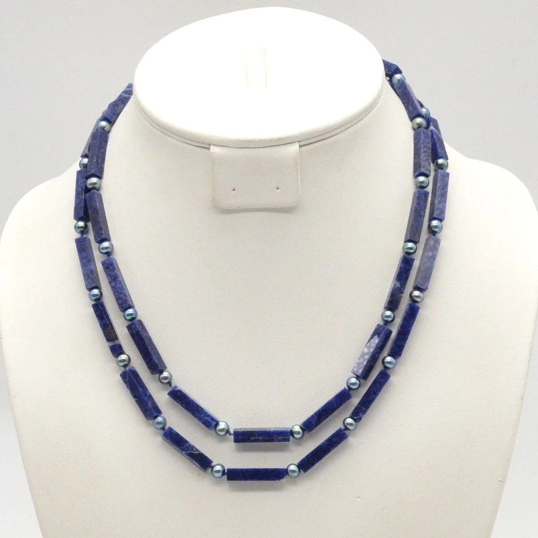 EDELSTEINCOLLIER AUS LAPISLAZULI, PERLEN IN STÄBCHEN-FORM, ENDLOSKETTE, UM 1950 CA. 95 CM. — Necklace — Kunst- und Auktionshaus Kleinhenz