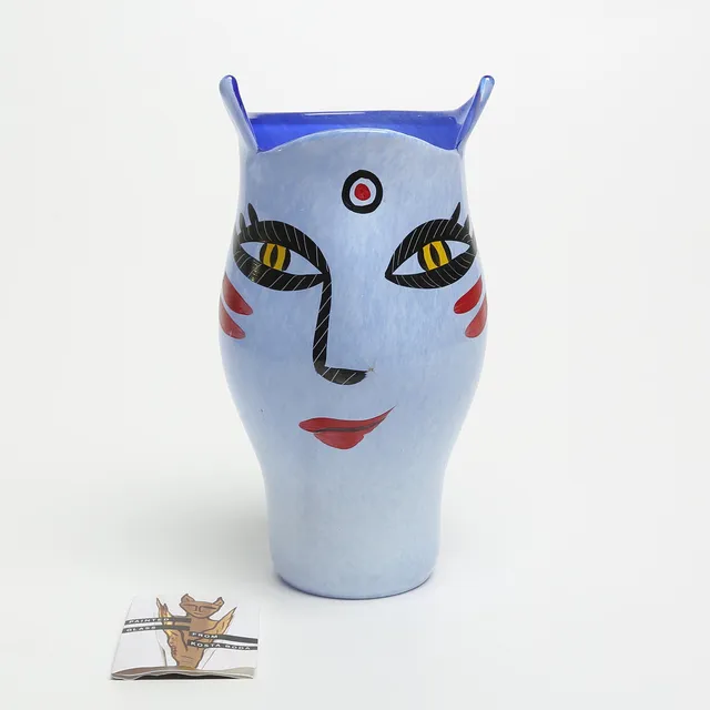 ULRICA HYDMAN-VALLIEN. VAS, glas, Kosta Boda, osignerad.