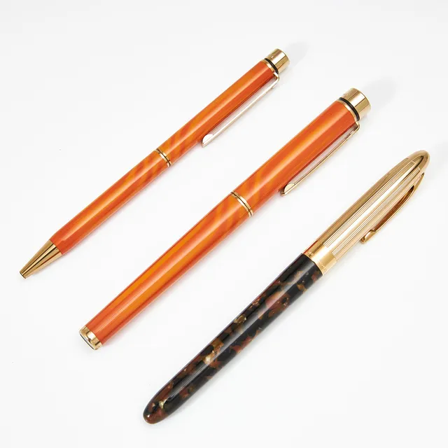 SHEAFFER, reservoarpennor och blyerts, 2+1 st, 18 k och 14 k guldstift, USA.