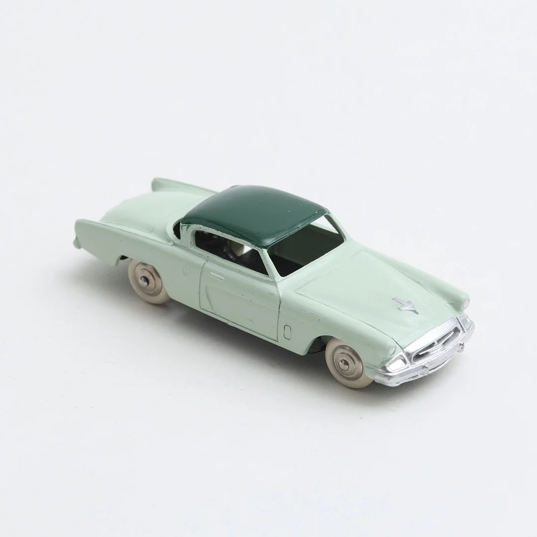 DINKY TOYS, Studebaker "Commander" 24Y i originalkartong, 1950-tal. — Model cars — Auktionshuset Thelin & Johansson