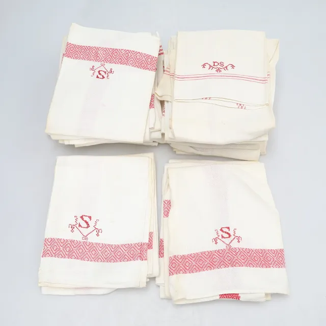LINNEHANDDUKAR MED MONOGRAM.