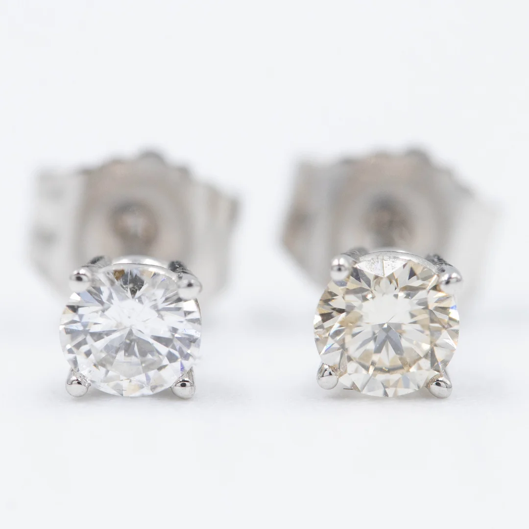 Pair of natural brilliant earrings in 14 kt white gold, 0.33 ct. (2) — Jewellery/Earrings — Lauritz