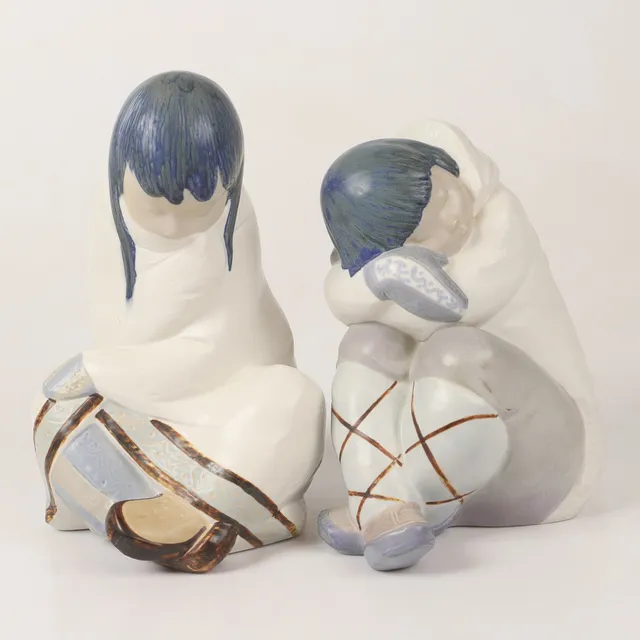 JUAN HUERTA. Figuriner, 2 stycken, eskimåbarn, glaserat stengods, Lladro, Spanien.