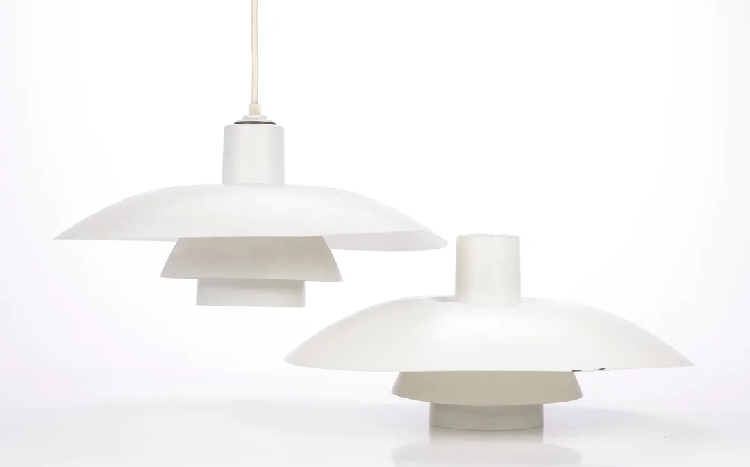 Poul Henningsen for Louis Poulsen. A pair of PH4/3 pendants, white (2) — Lamps and lighting/Pendant lights — Lauritz