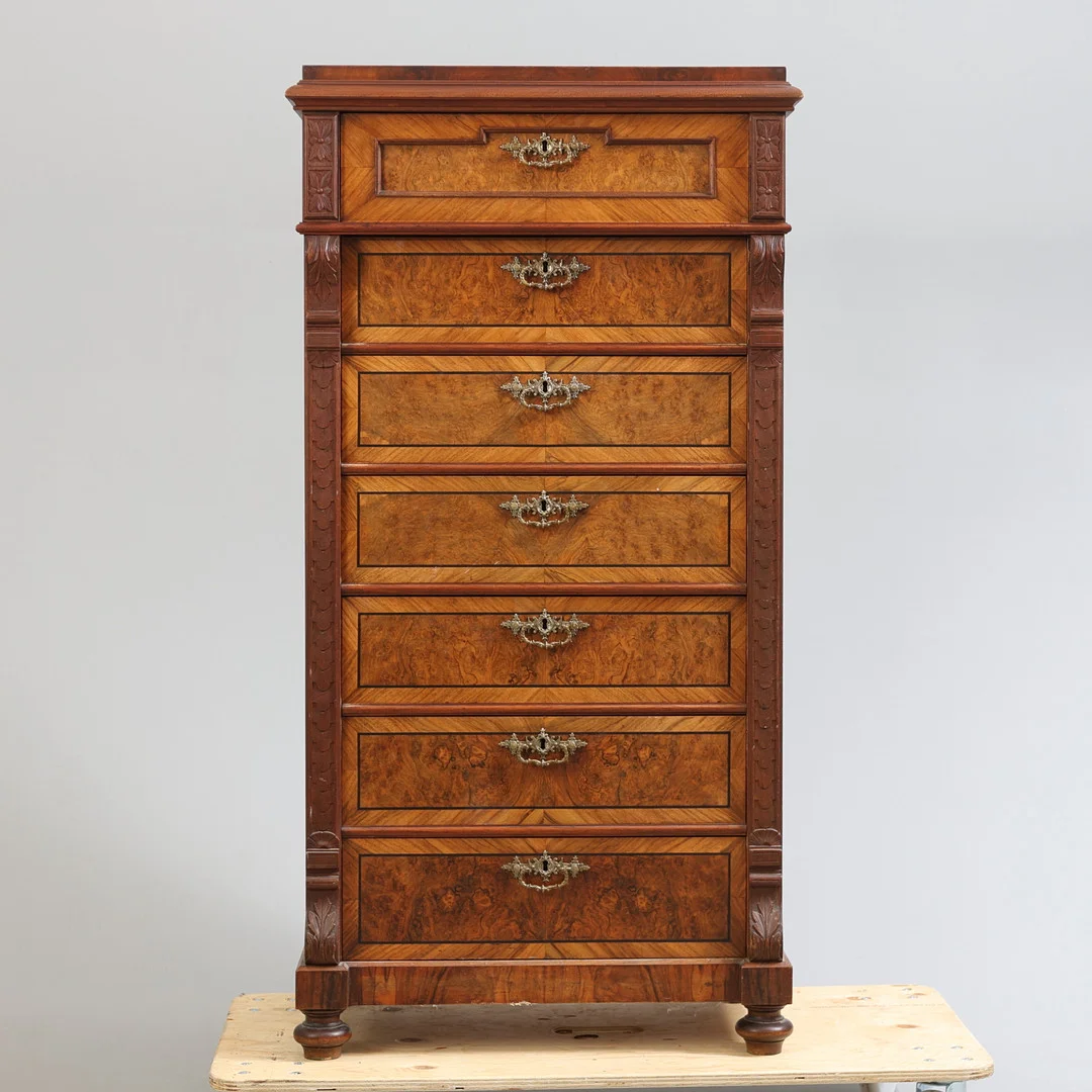 HERRBYRÅ, Nyrenässans, 1800-talets senare hälft. — Chests of drawers — Gomér & Andersson Nyköping